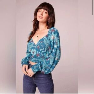 Band of the free Women’s floral teal top wrap around L NWT